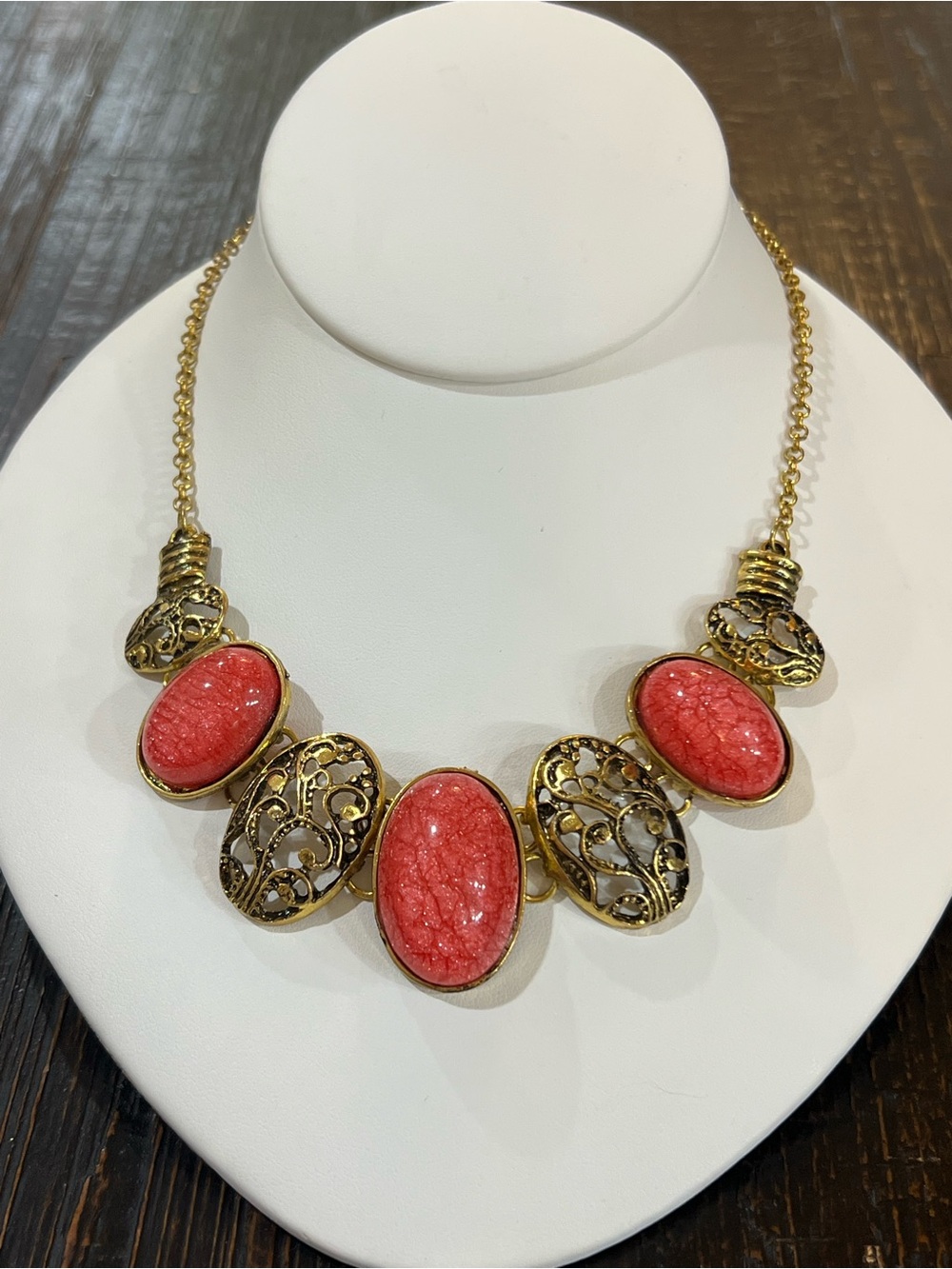 Oscar de la Renta Pink Resin Cabochon Gold Tone Statement Necklace Signed